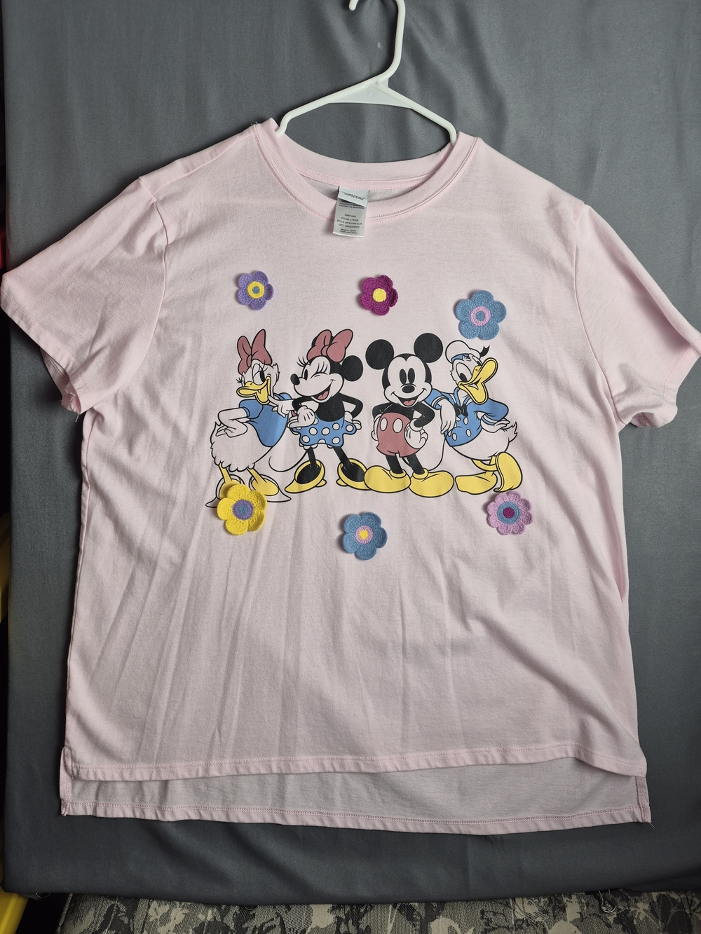 Disney Pink Tee with Mickey, Minnie, Donald & Daisy. Size 2XL